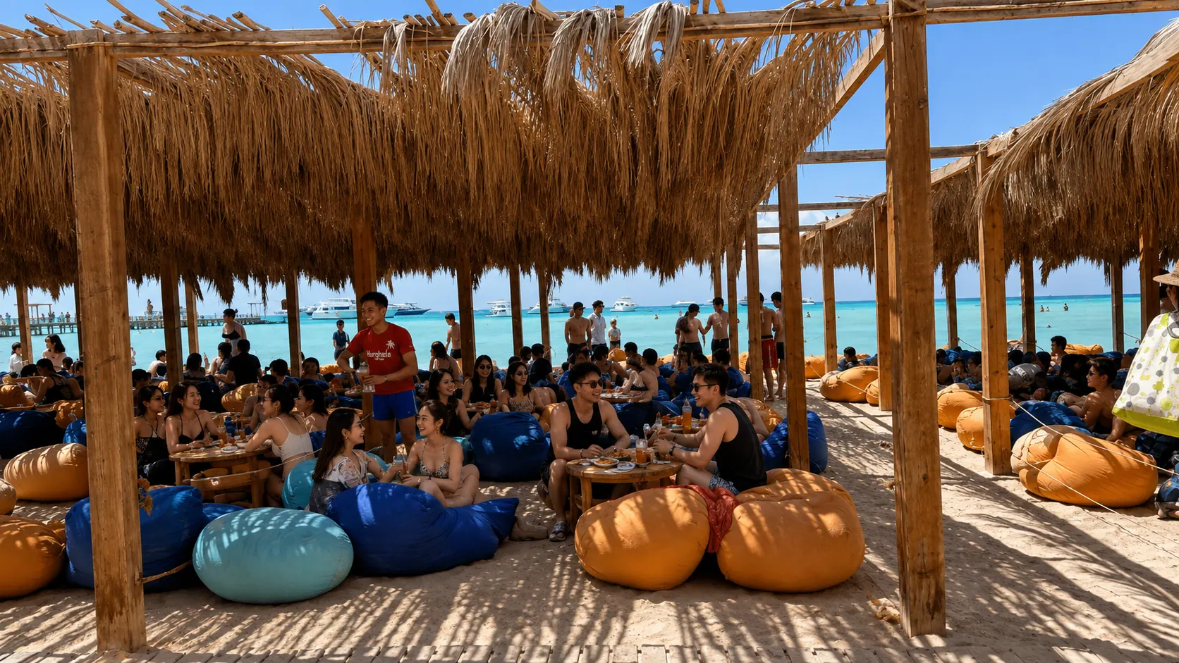 亲子家庭在橙色海湾浅水区戏水